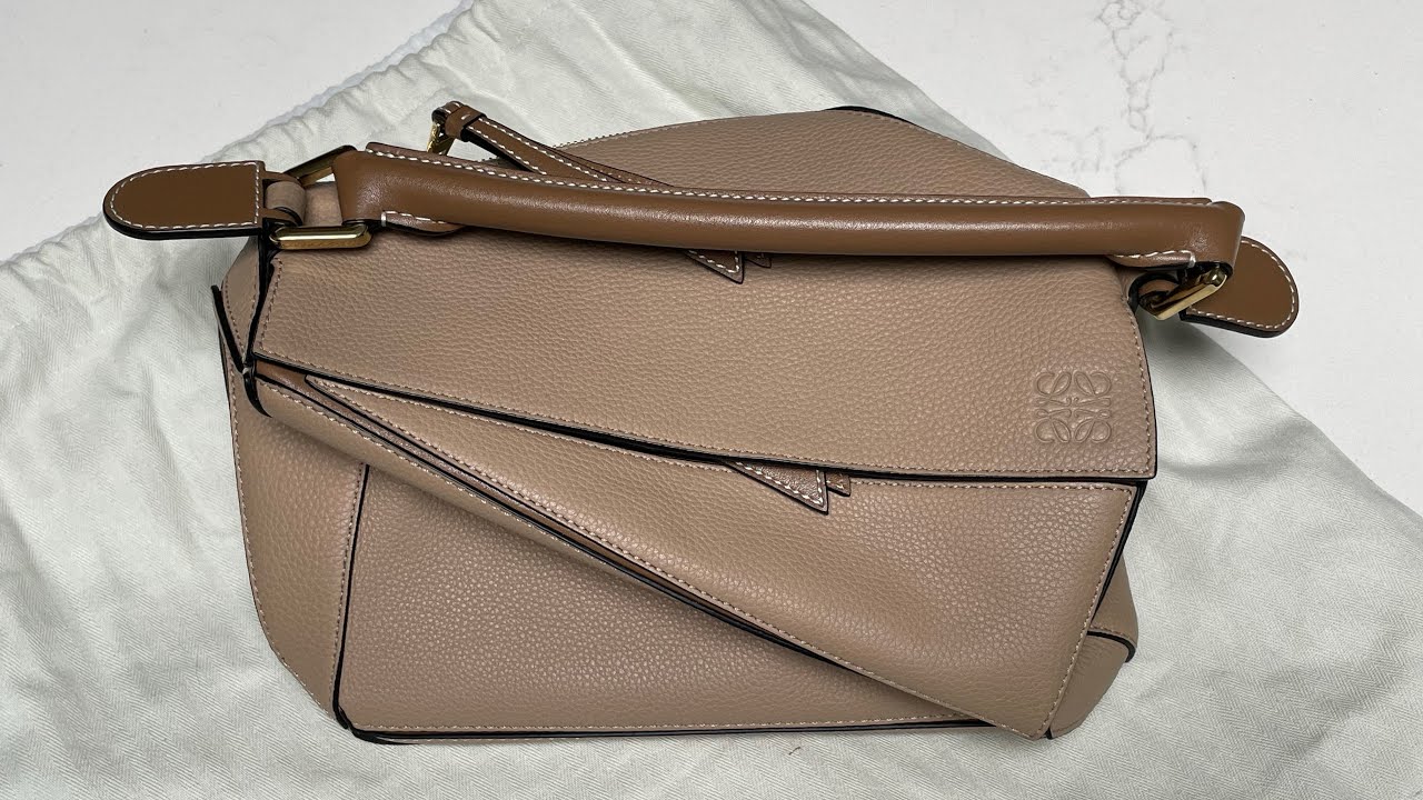 How to flatten the Loewe Small Puzzle Bag