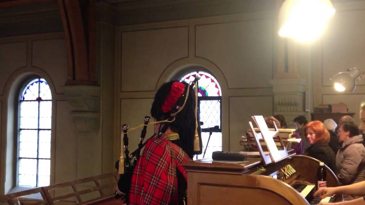 Dudelsackspieler Martin Hasenfraz / Bagpipe bei Goldene Hochzeit in Kirche