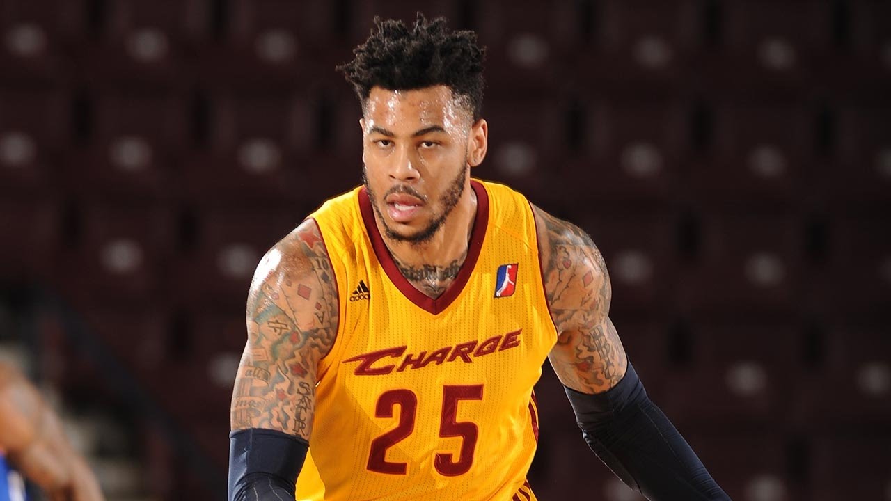 Eric Moreland skies for a vicious alley-oop slam vs. the 905