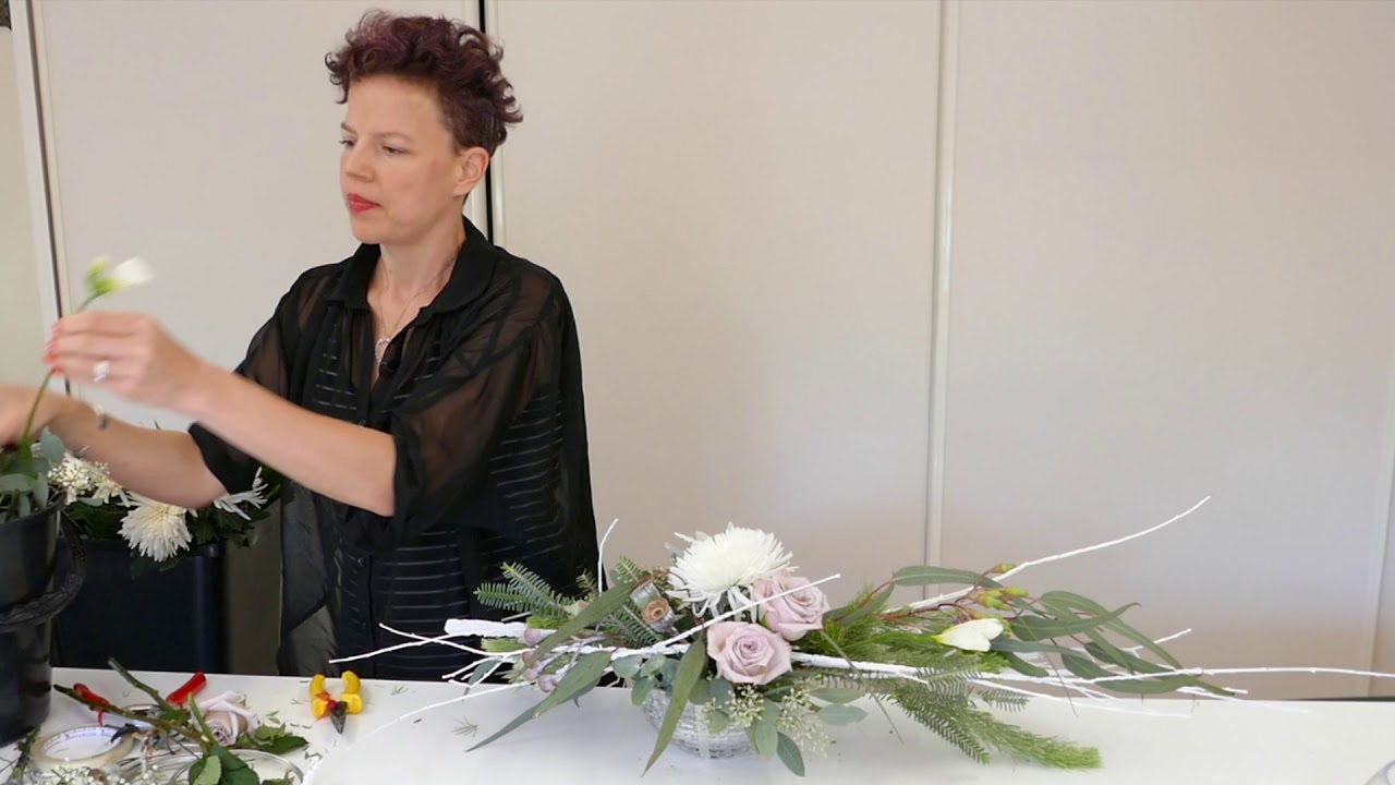 Iris' White Flower Design - Perth Floristry Classes | Simple Floral Arrangemnet