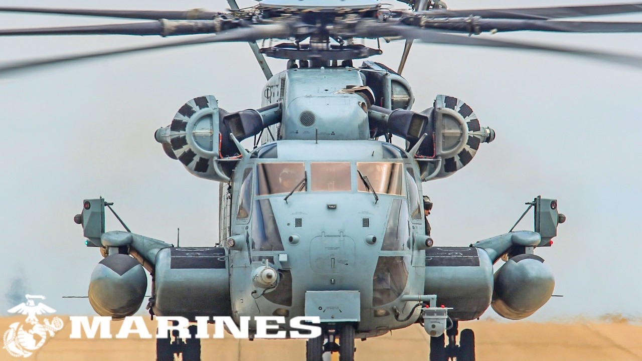 Вертолеты CH-53E Super Stallion Корпуса морской пехоты США: военные учения в Аризоне