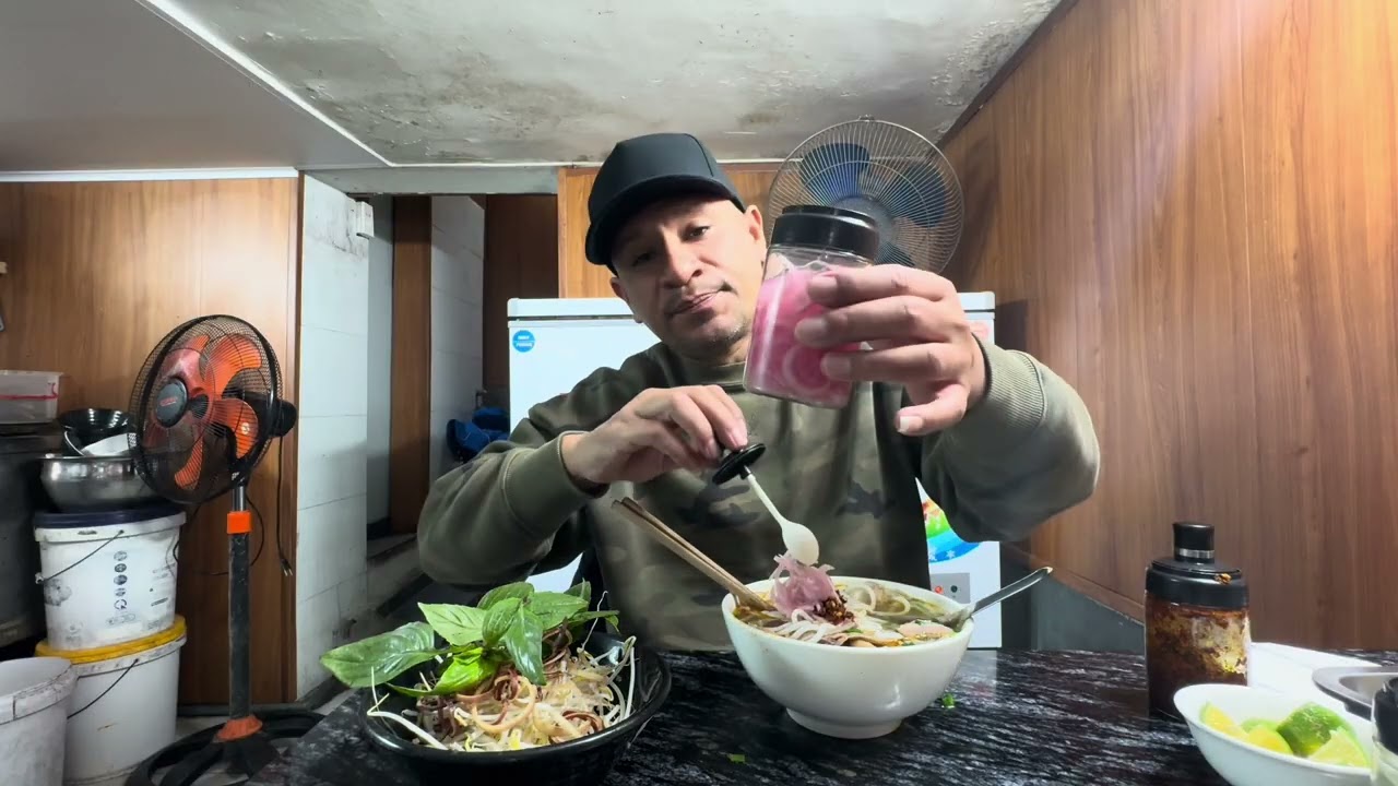 Trying Bún Huế O Tâm-A Local SpotWorth Visiting#hanoivietnam * 132 Ngọc Lâm, Vietnam