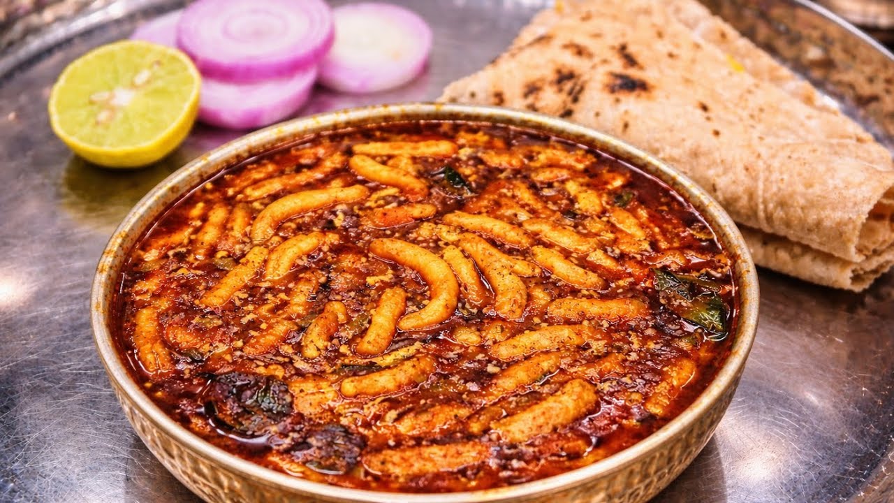 झणझणीत खान्देशी शेवभाजी | पारंपरिक पद्धतीने बनवलेला मसाला | अगदी हॉटेलसारखी चव 🌶️🍲