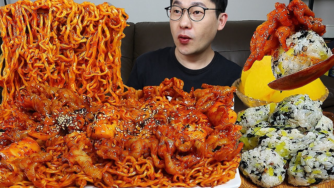 ASMR MUKBANGㅣFire Noodles With Chicken feet & Rice BallsㅣEATING SHOW