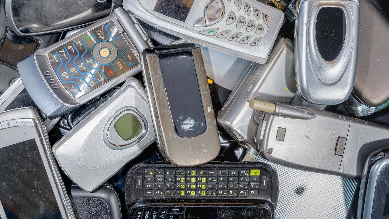 Organizing Pro Peter Walsh's Easy 4-Box Trick for Organizing Electronics