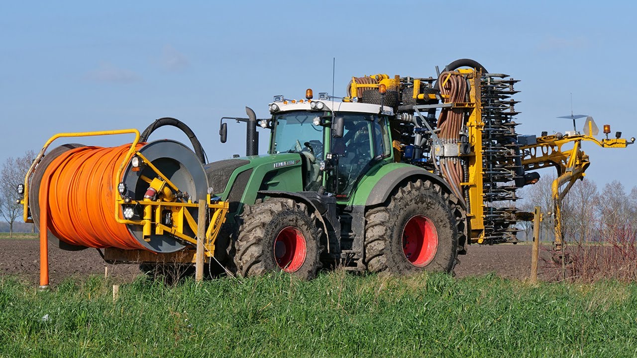 Spreading liquid manure on a dairy farm | Drijfmest injecteren | Visch BV - Gülle | 2020