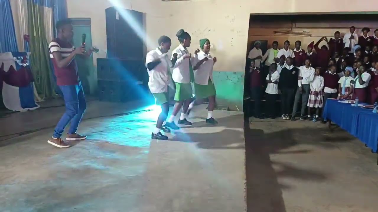 DANCE COMPETITION BTWN SHAMATA GIRLS AND NDARAGWA GIRLS, MC TREVOR AND DJ BRETT {PAYLESS SOUNDS}