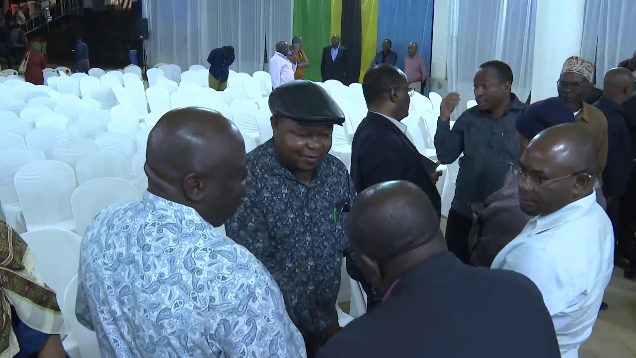 WAZIRI MKUU ANAZUNGUMZA NA WATUMISHI MKOA WA TANGA