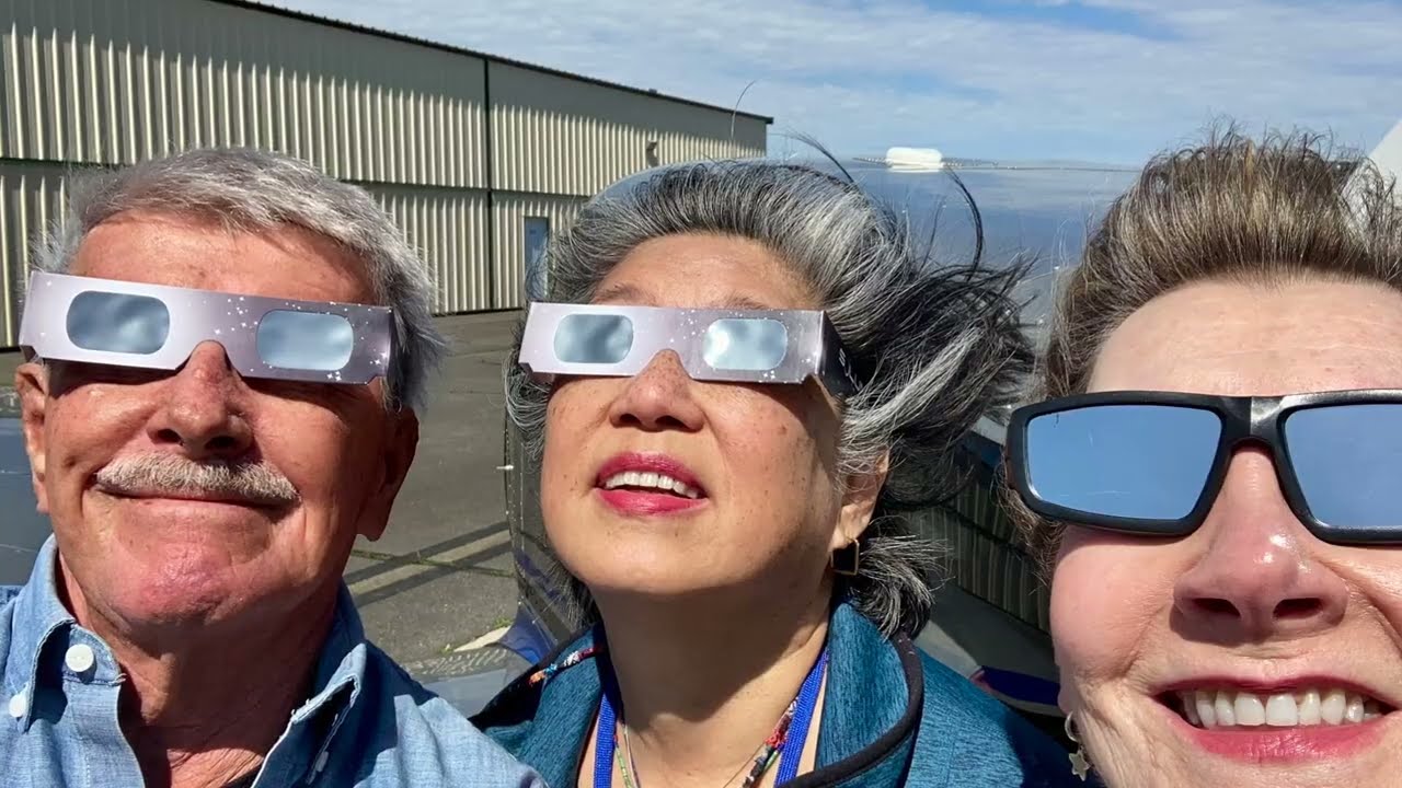 In the path of Totality - In a Twin Comanche (PA30)