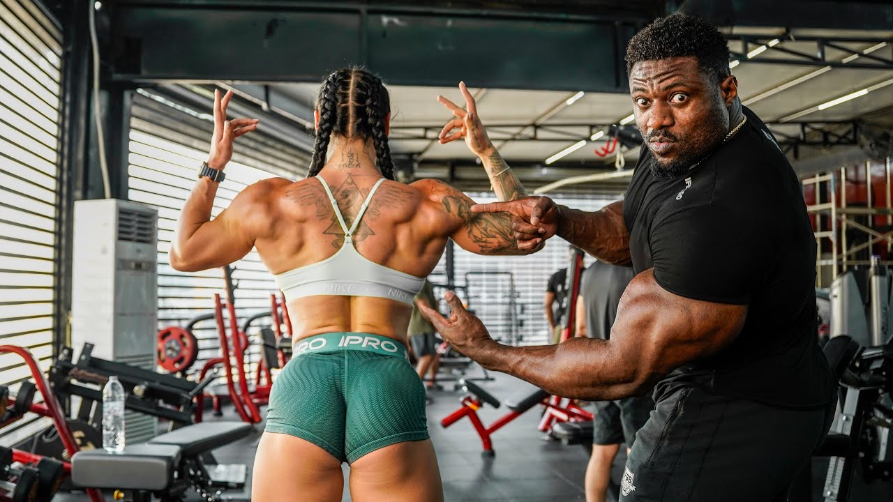 Annihilating Shoulders With Figure Beast Anna