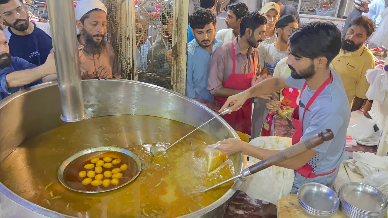 USTAD MOOTA MURGH CHANANY LAHORE | BREAKFAST IN LAHORE | STREET FOOD LAHORE