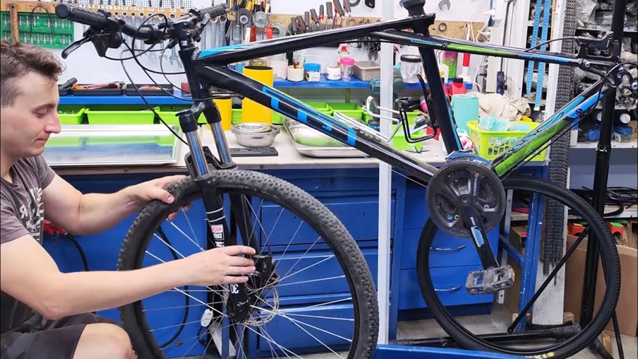 Mountain bike maintenance. Cleaning and adjusting your bicycle