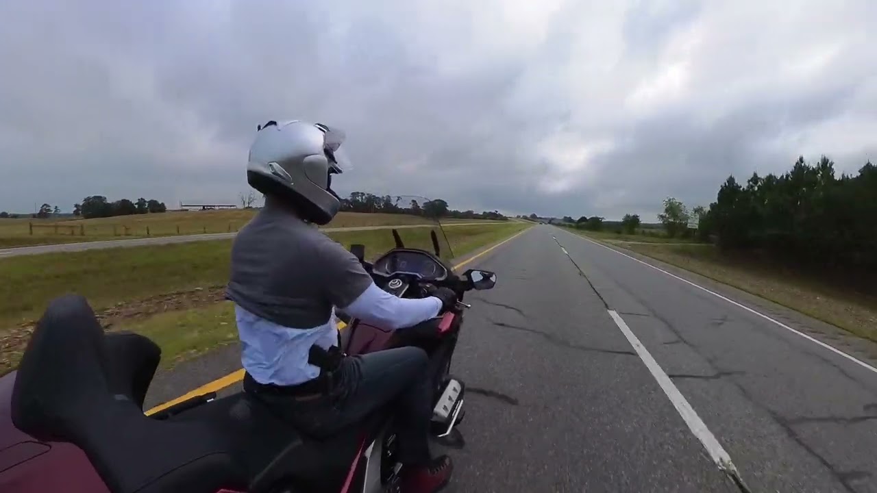 Honda Gold Wing Tour DCT vs Harley-Davidson Road Glide