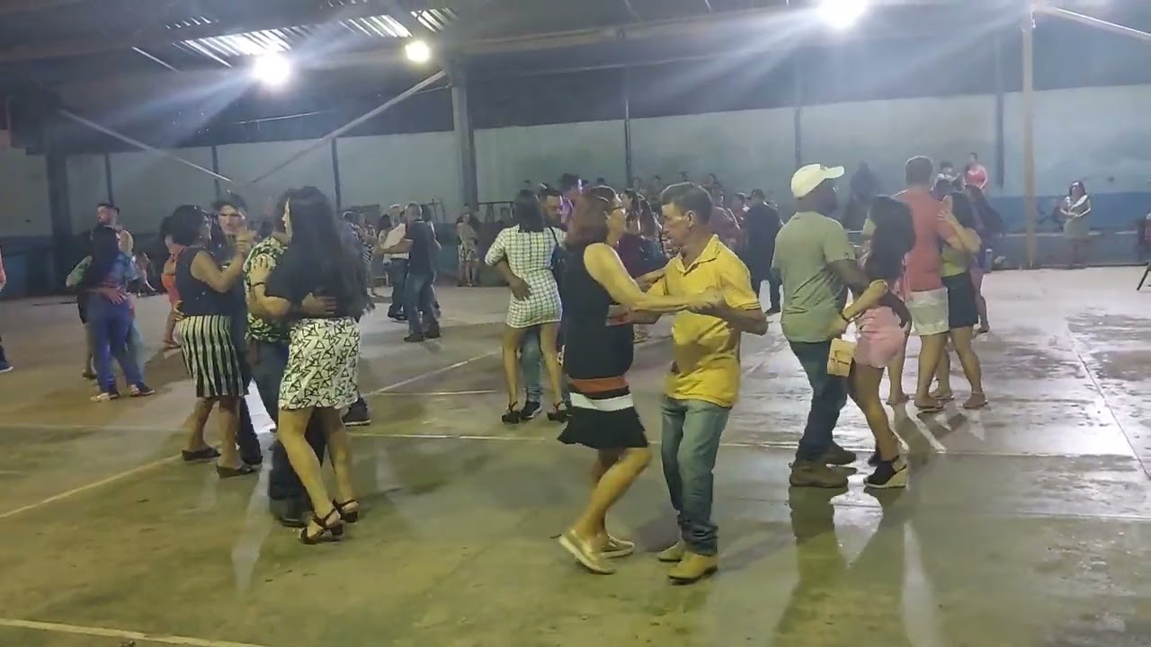 Vamos dança #passossertanejos #roça #vidanaroça #agro #minasgerais #vidareal  #mulherbonita #mudança