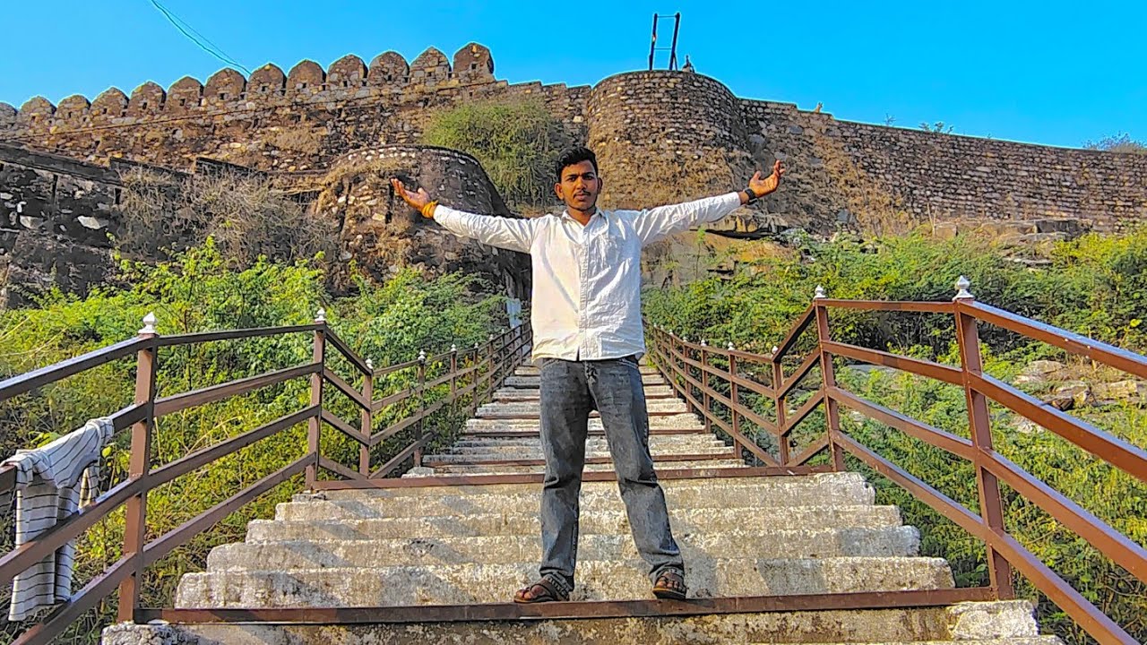 Tea at Karera Ram Temple ☕ | Then Jhansi to Delhi Train Ticket | Real Time Journey