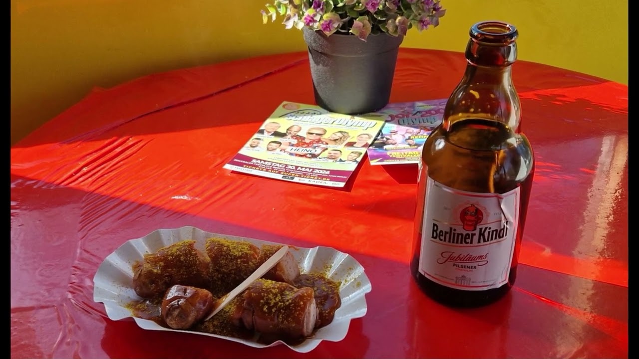 Currywurst und ein kleines Bier