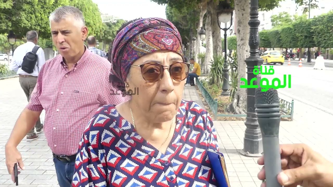 نعيش في فرنسا و أختي في تونس هزتلي  ذهبي و أخواتي حر،موني من الورثة , نطلب منهم يرجعولي حقي