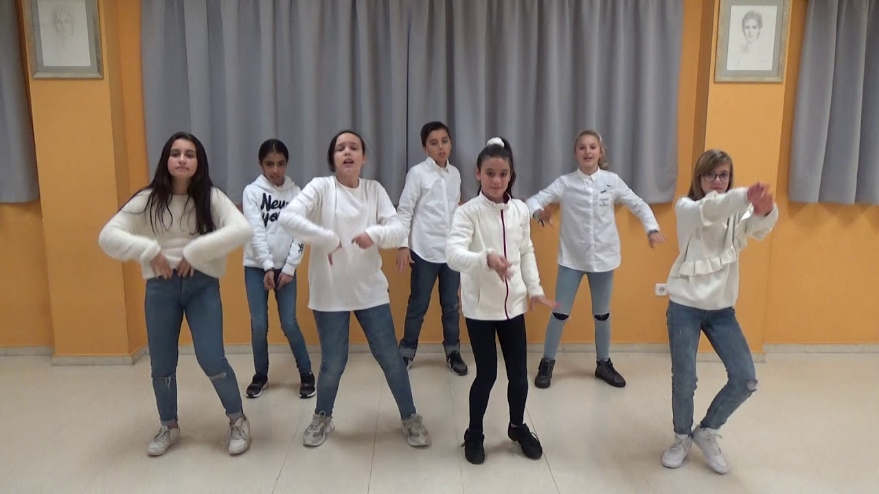 Preparando el día de la Paz en el CEIP Revello de Toro.