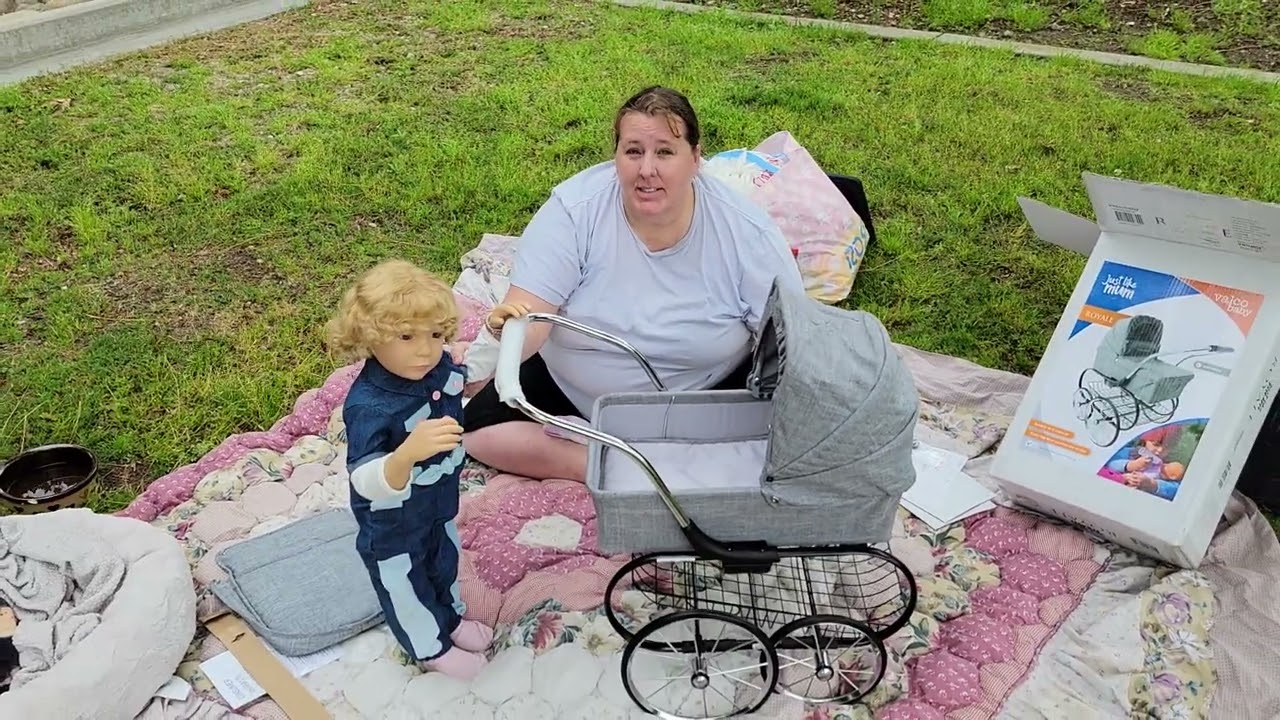 Review of Valco Baby  Royale Pram/Stroller for babydolls.