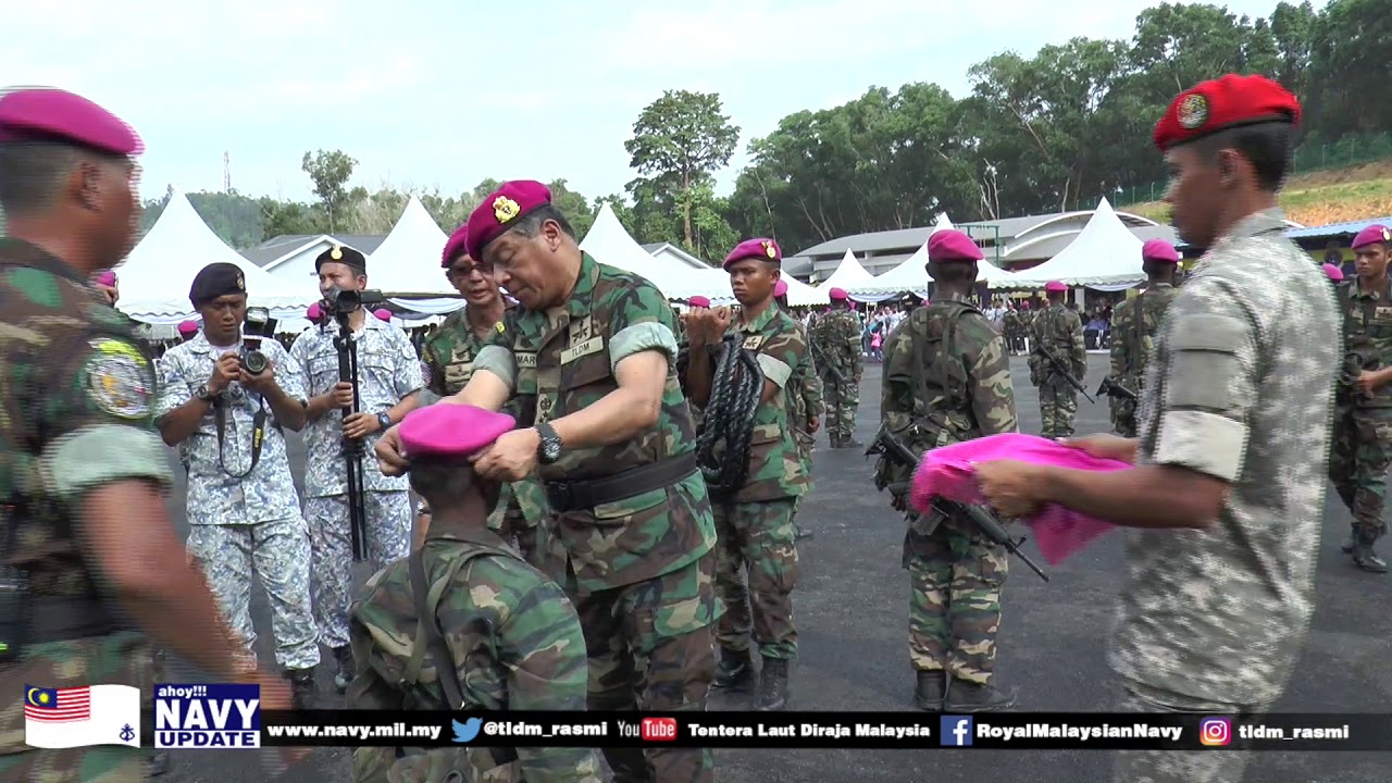 Pemakaian Beret Ungu Sempena Penutup Kursus Asas Komando 65/18