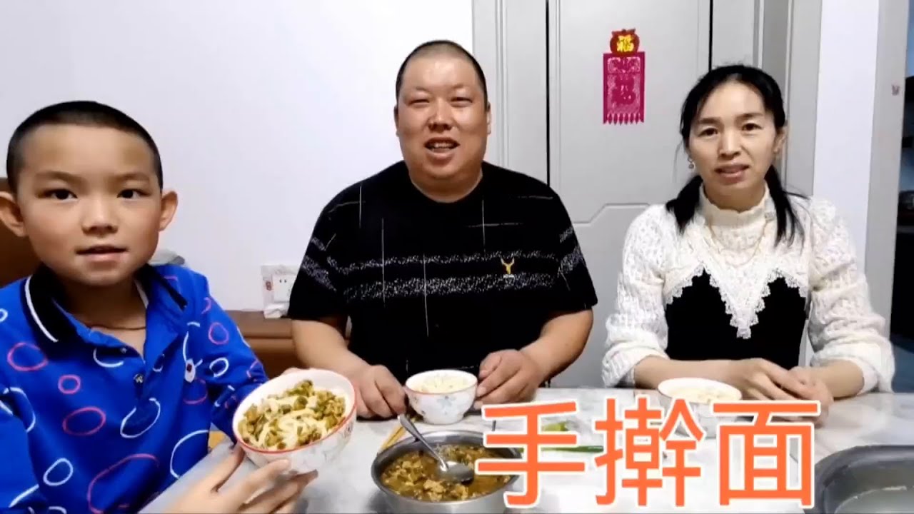 胖哥下厨做手擀面，儿子最爱的，娘俩造的欢都吃撑了，唯有胖哥… #记录真实生活 #男人做饭 #打卤面
