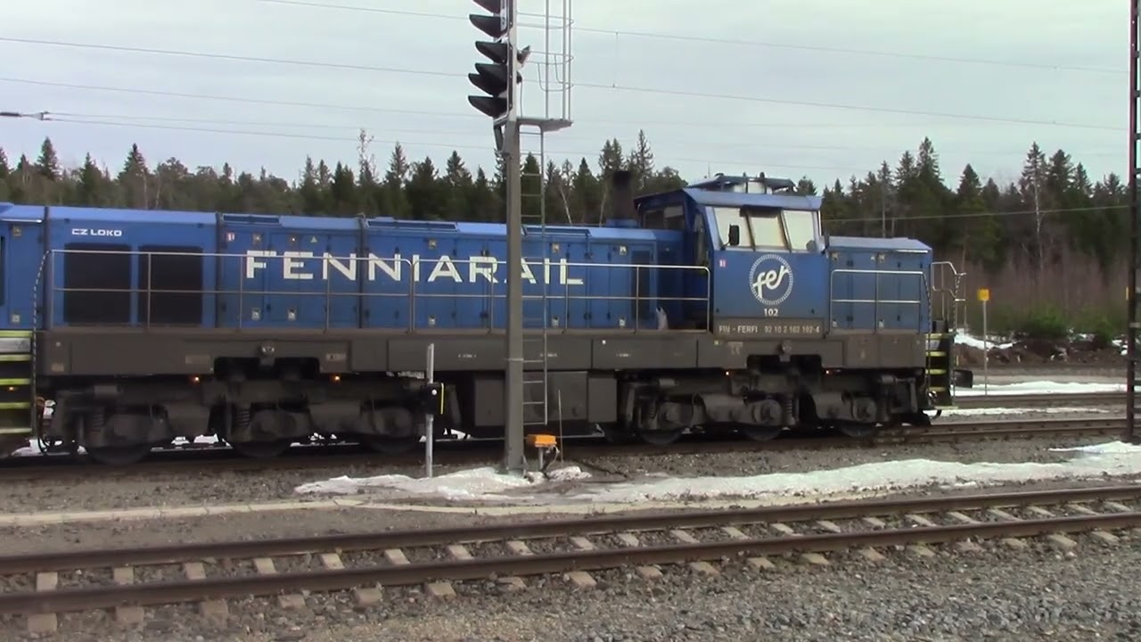Fenniarailin ensimmäinen raakapuujuna Parkanosta