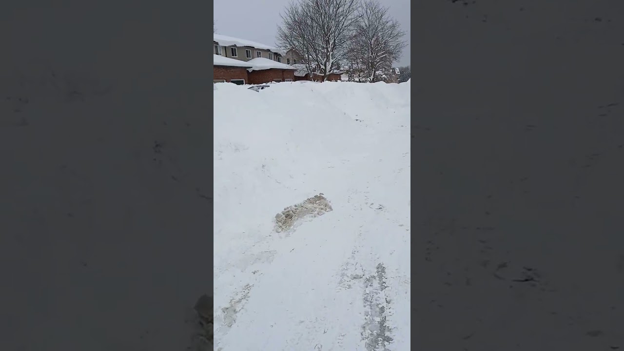  Like and subs//SNOW COME DOWN BANK TO BANK RUN COME LOOK