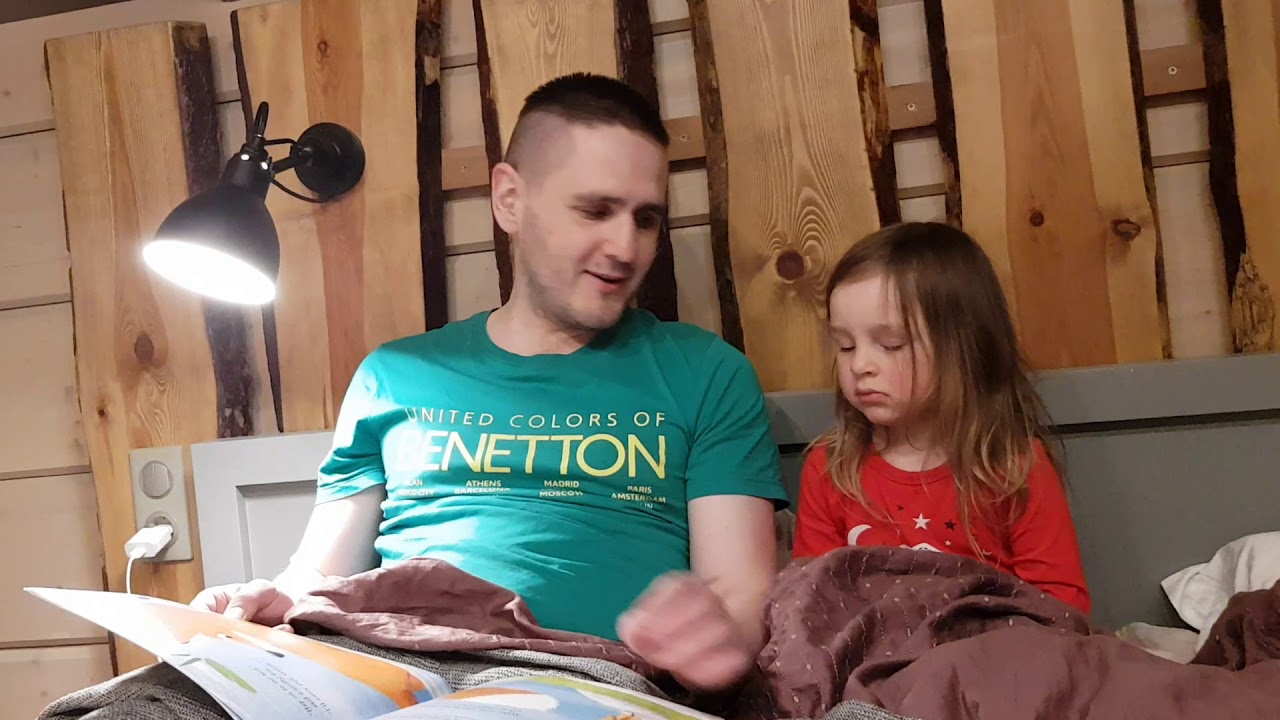 Russian dad reads The Gingerbread man in English 😆