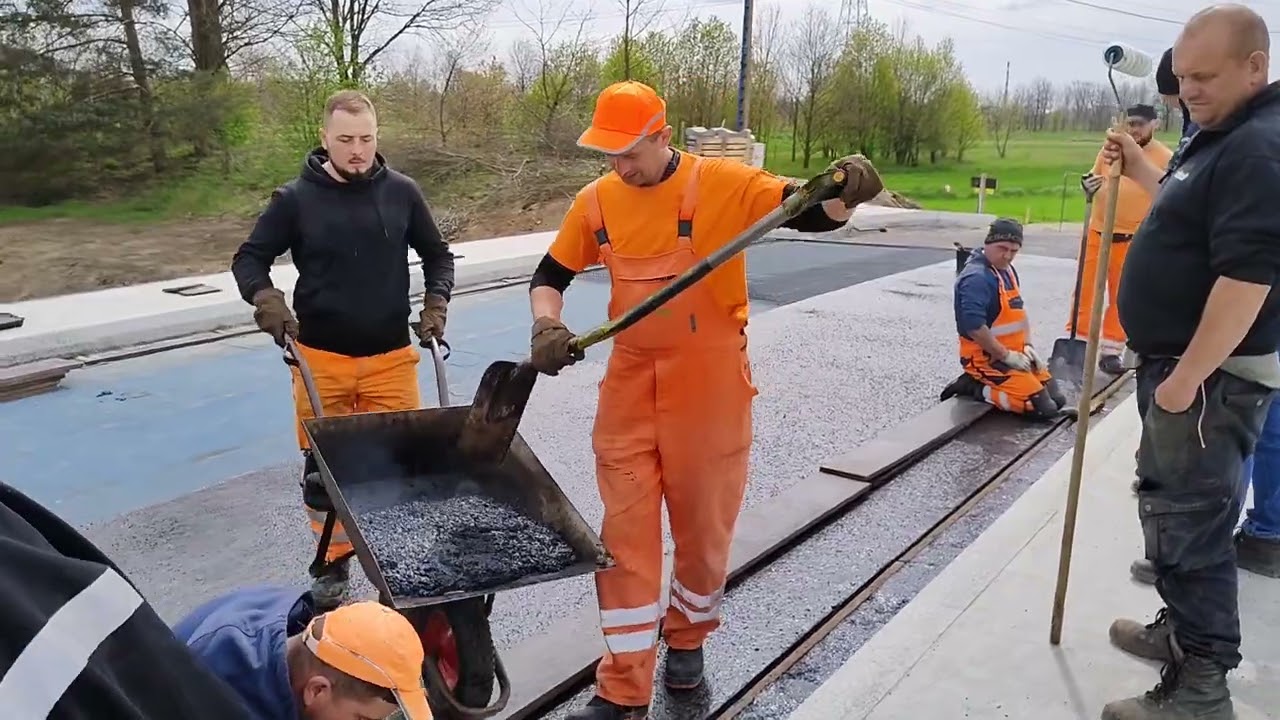 Prace na moście łączącym Łęg Tarnowski i Żabno