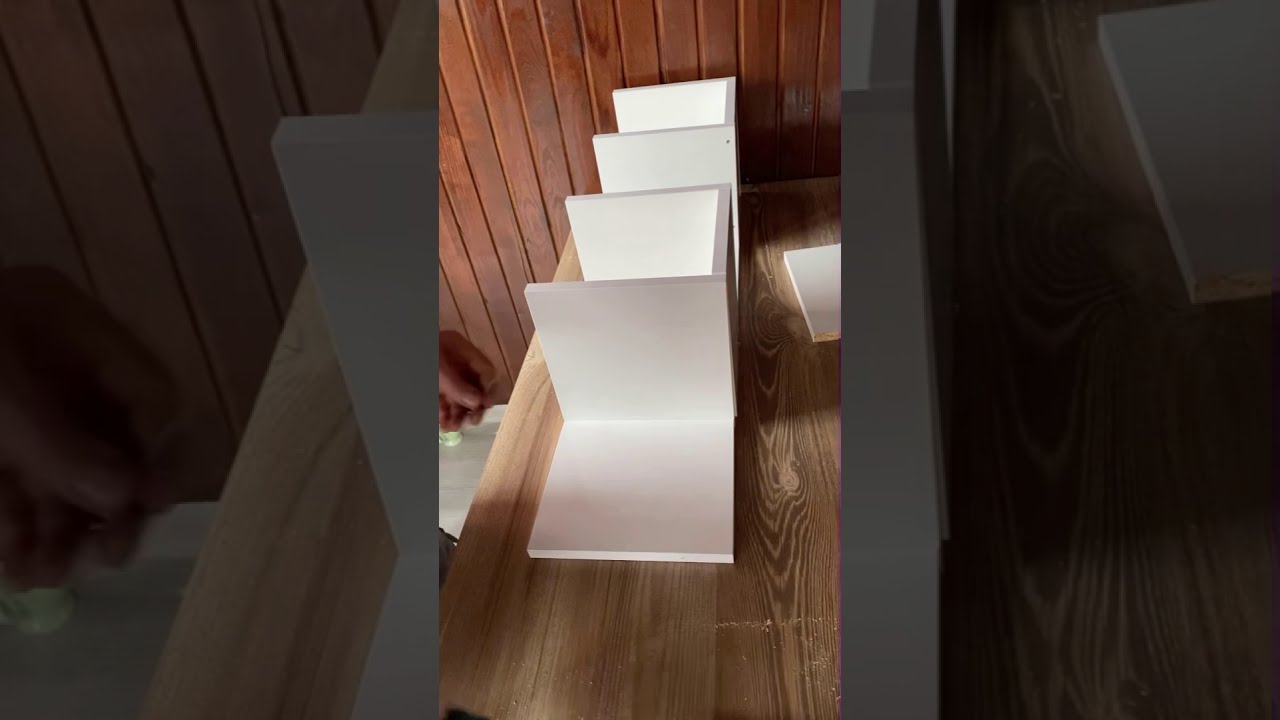 Fundamentalle Zigzag K&ouml;şe Duvar Rafı Kurulumu