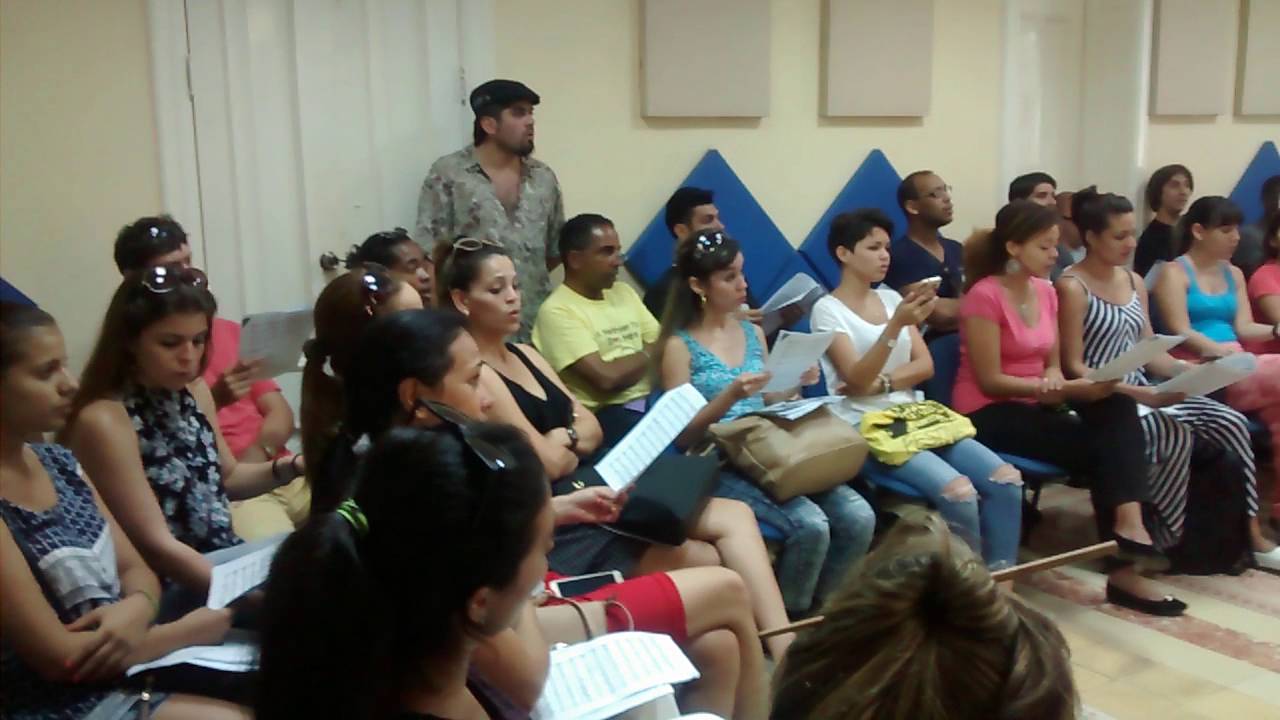 CORO NACIONAL DE CUBA, ENSAYO DE UN VESTIDO Y UN AMOR, DE FITO PÁEZ