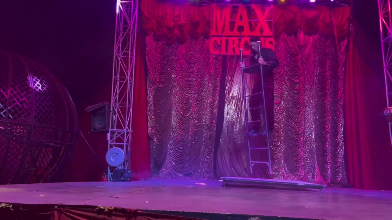 Max circus escada bartolete cristian