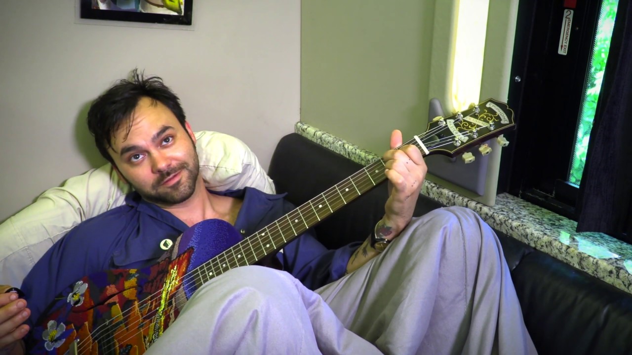Shakey Graves performs “No Place To Fall” (Townes Van Zandt) in bed | #bedstock 2019