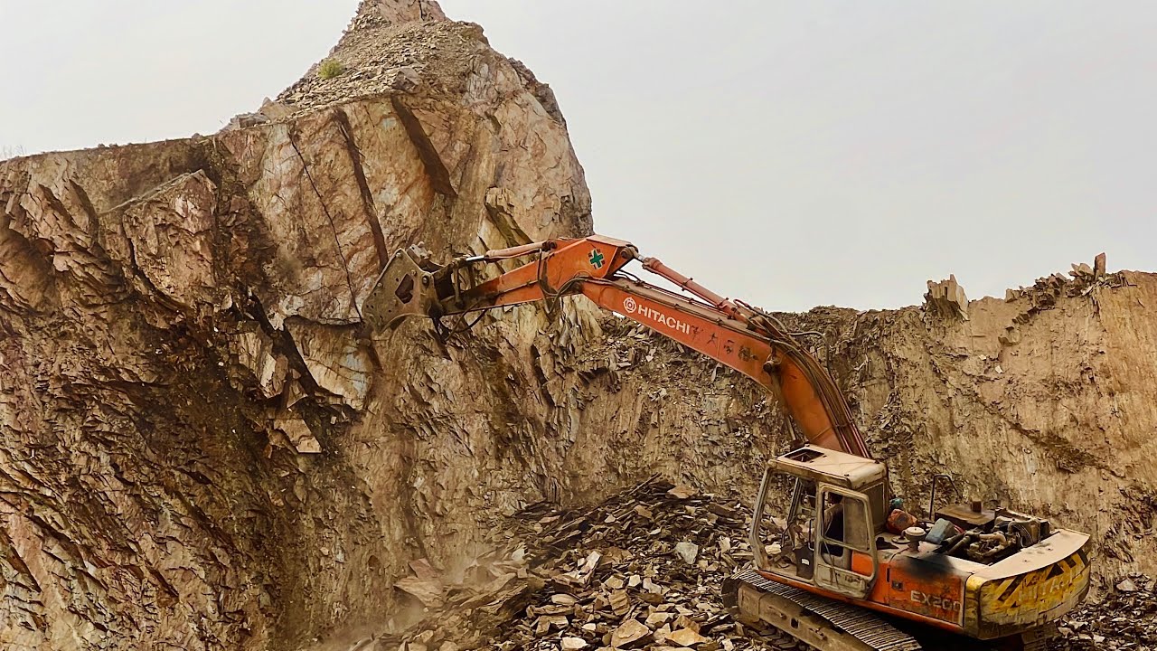 EXCAVATOR OPERATOR VIEW: Humming and Drilling in Action!” #excavators #stonemachinery #sand #mining 