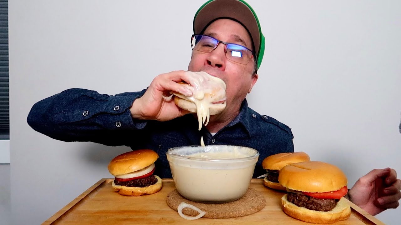 ASMR • HOMEMADE • UGLY BURGERS • SOAKED IN ALFREDO SAUCE •WARNING ( its all about the sauce )