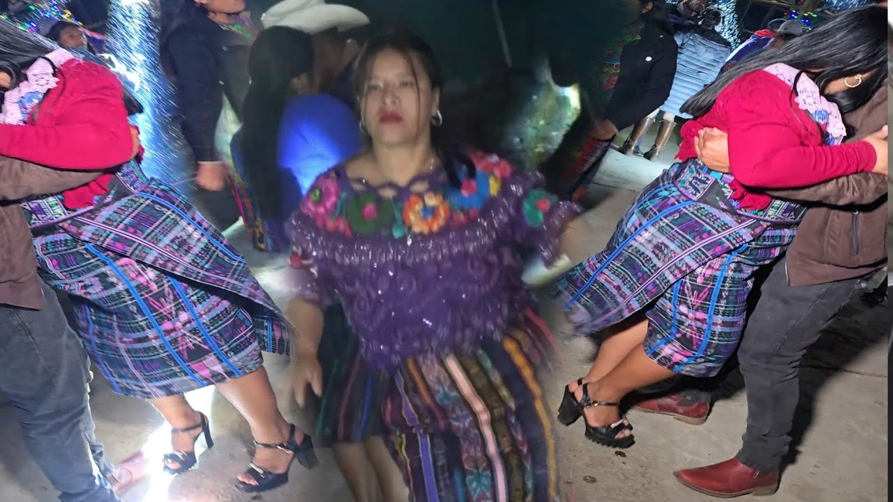 Uff que hermosa las chicas de cubulco asi lo mueve con la agrupación xoyita musical 