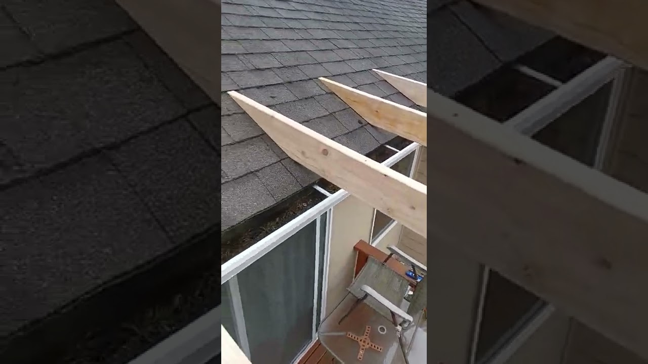construyendo un peque&ntilde;o techo en el balc&oacute;n