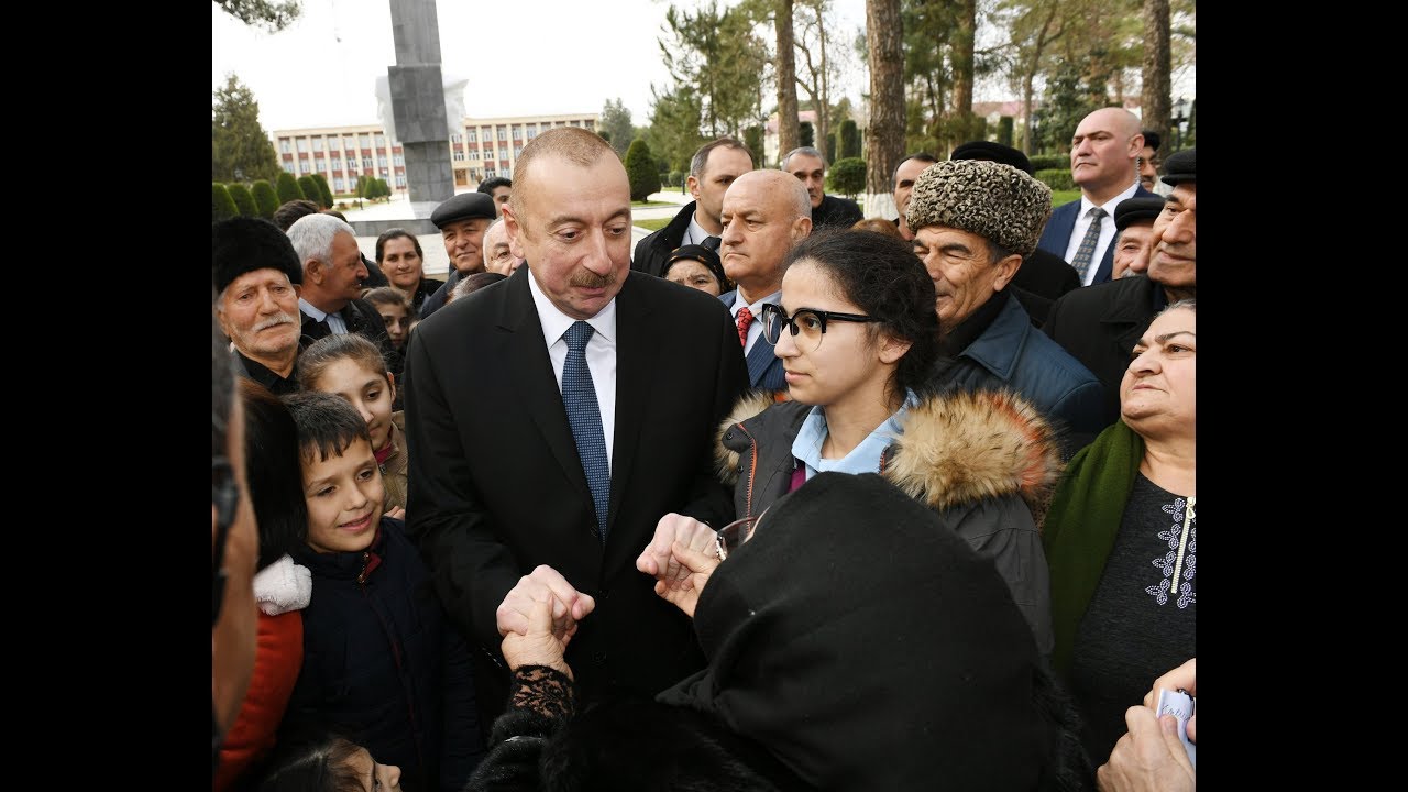 İlham Əliyev Beyləqan rayonun sakinləri ilə görüşub