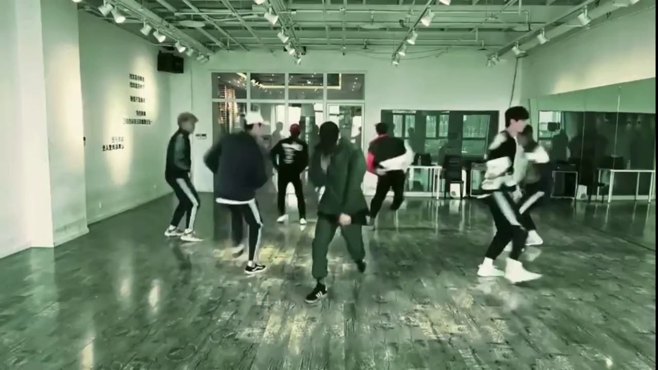 Team Spark &ldquo;Baby Baby&rdquo; Dance Practice MIRRORED