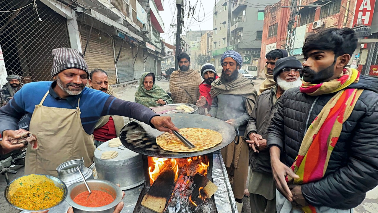 80/- Rs ROAD SIDE PARATHA LEGEND 😍 35 YEARS OF TASTE | ALAM POTATO & RADISH PARATHA - STREET FOOD PK