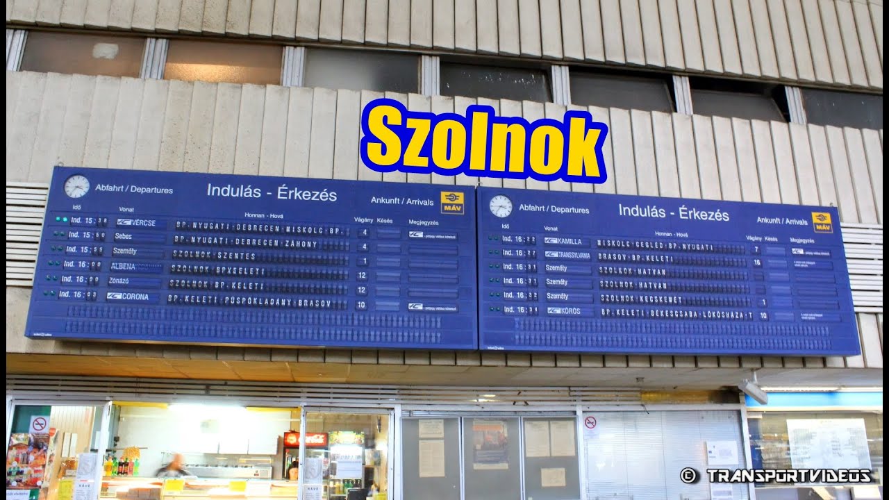 A karakterekből álló pergőlapos Solari di Udine táblák a szolnoki vasútállomáson - 2018