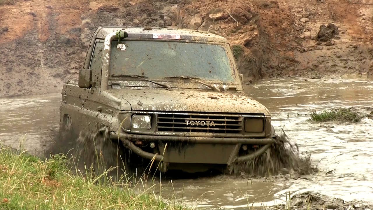 Salon du 4x4 ► Tout-Terrain dans la boue / Off-Road in Mud 👈 Taisnières 2017