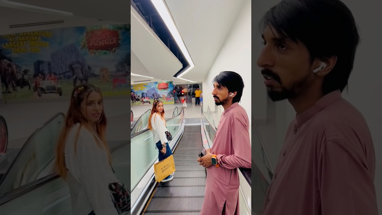 cute girl reaction 🤣 #prankvideo #publicplaceprank #publiceprank