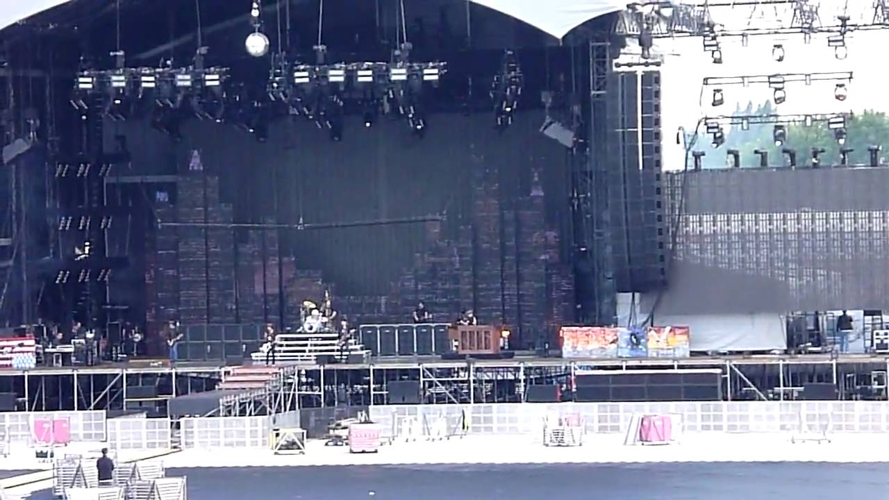 One For The Razorbacks/21st Century Breakdown - Manchester soundcheck 15(16) June 2010 [HD]