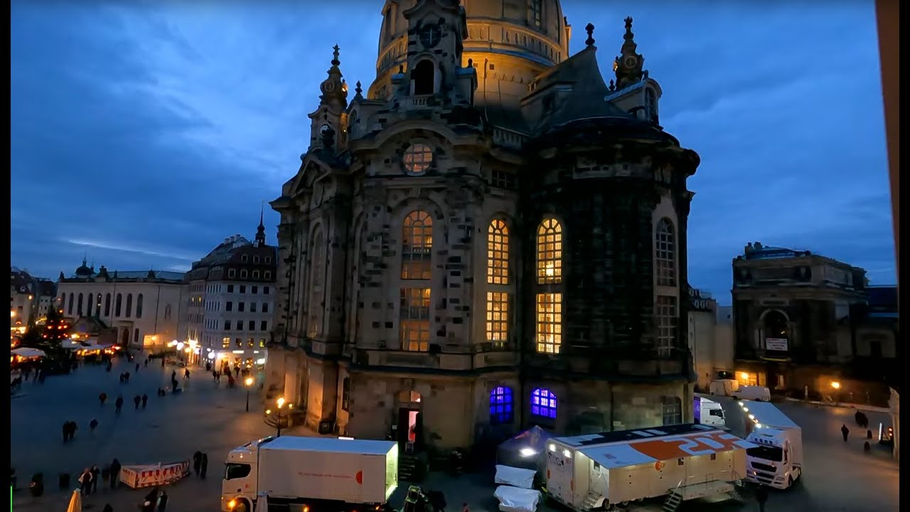 • LIVE Silvester in Dresden - Glockenläuten der Frauenkirche