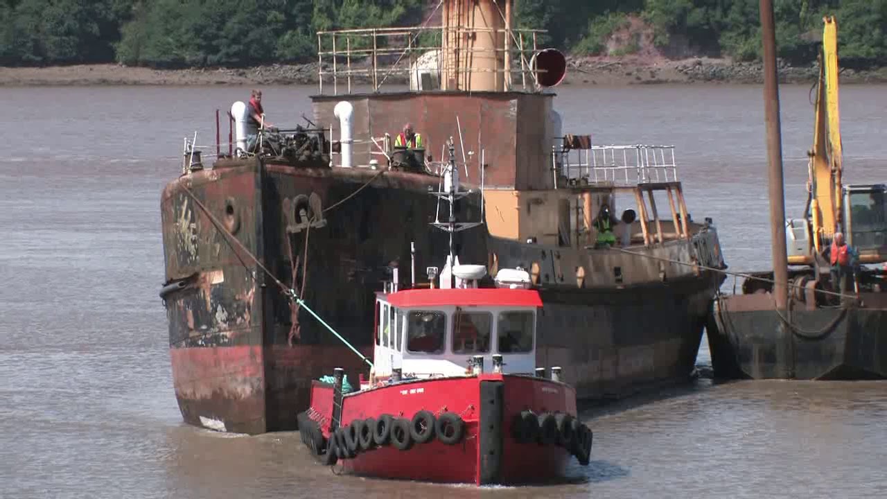 SS Freshspring moves to Bideford - short version