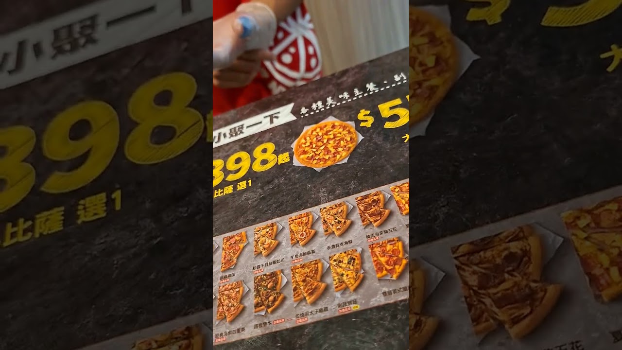 My mom and I went to the Pizzahut store. 
