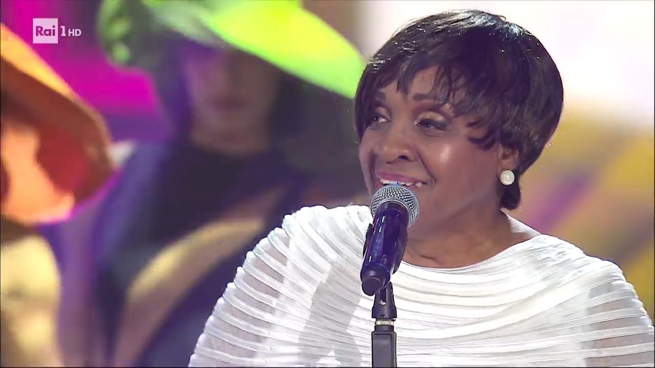 Anita Ward canta 