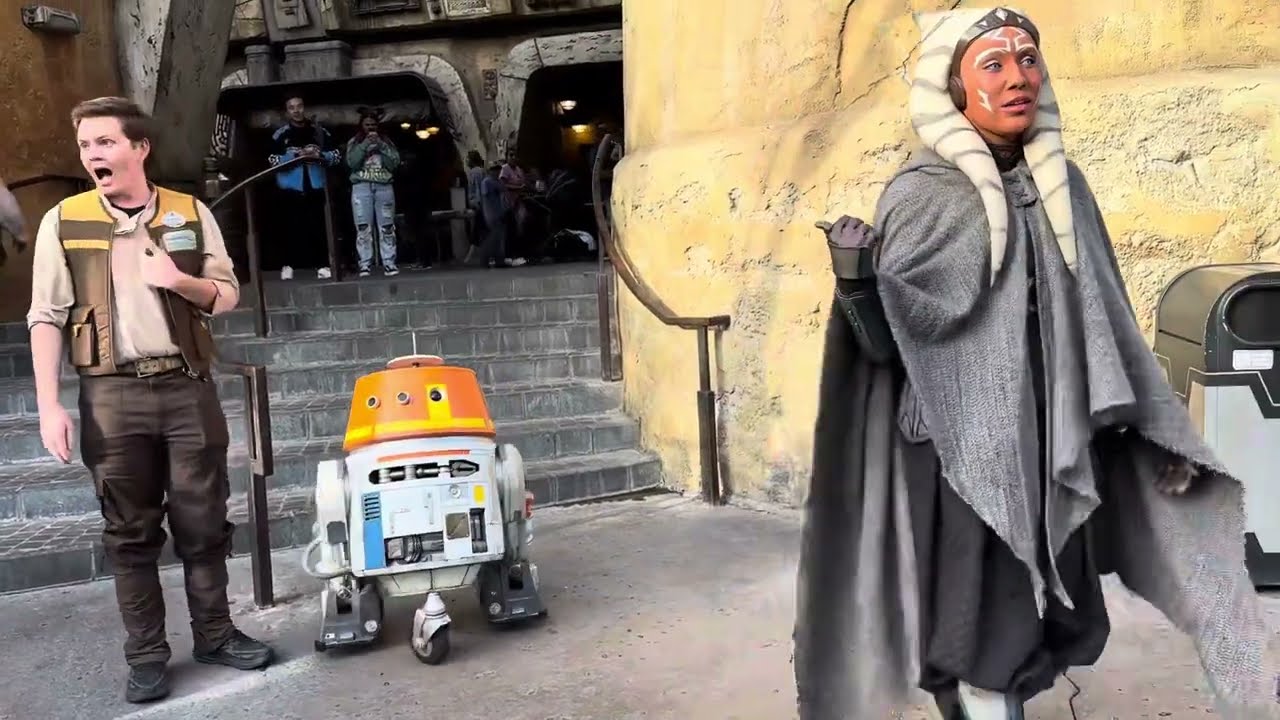 Chopper gets scolded by Ahsoka! // Galaxy’s Edge // Disneyland
