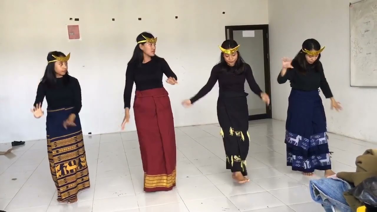 UTS Mata Kuliah Seni Tari dan Drama Oleh Kelompok 1, Kelas D, Semester 3.